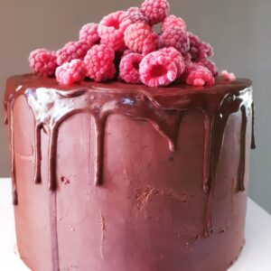 Torta de Ganache de Semiamargo y Frutos Rojos